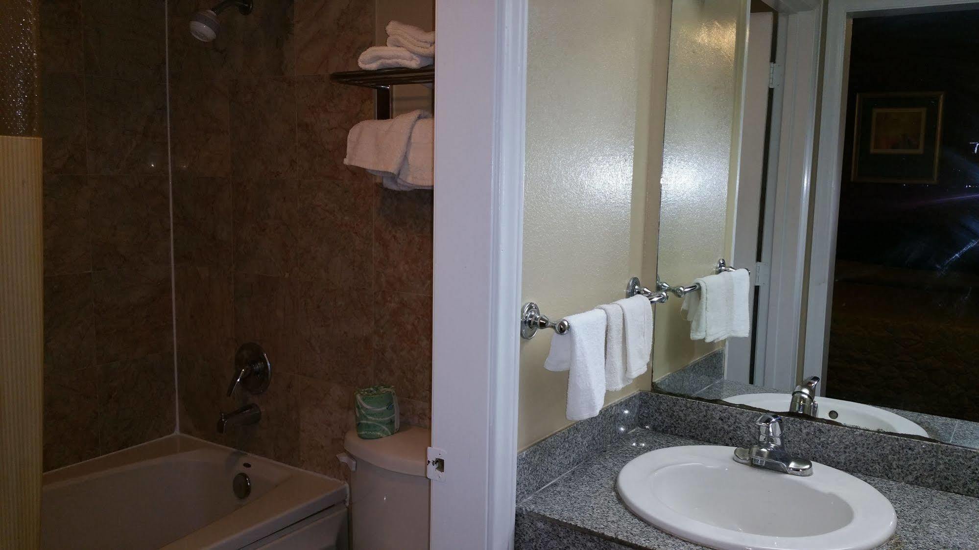 Executive Inn And Suites ワクサハチー エクステリア 写真